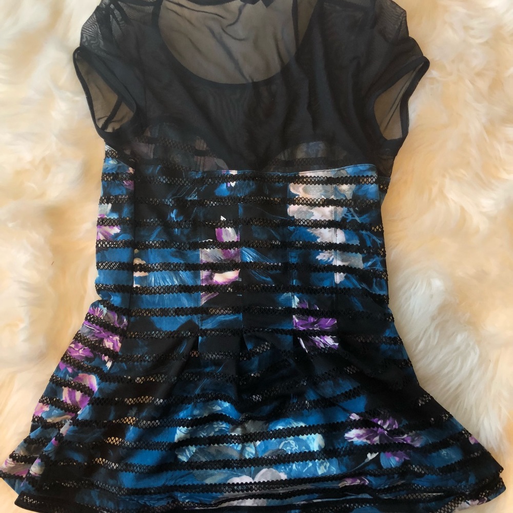 Mesh GUESS peplum ๐ - Picture 2 of 3